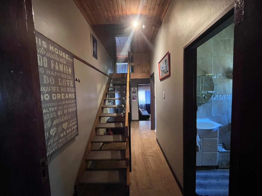 5 Bedroom Property for Sale in Rouxpark Western Cape